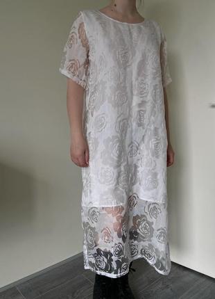 Красивое белое платье с розами5 фото