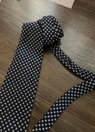Чорна краватка з принтом hugo boss3 фото