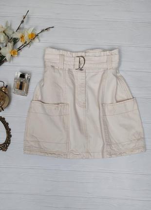 Джинсовая юбка с накладными карманами карго молочная сливочная1 фото