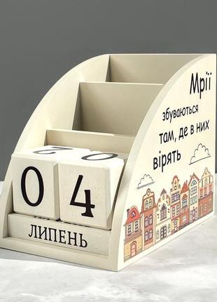 Дерев'яний органайзер - вічний календар "різнокольорові будиночки", розмір 14х12х9,5 см4 фото