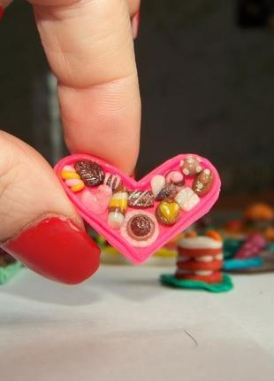 Еда для кукол барби и лол ручной работы коробка конфет в виде сердца2 фото