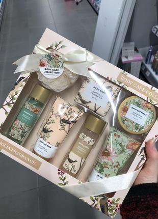 Набір body care collection magnolia fragrance для догляду за тілом з ароматом магнолії2 фото