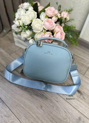 Женская стильная и качественная сумка из эко кожи голубая1 фото