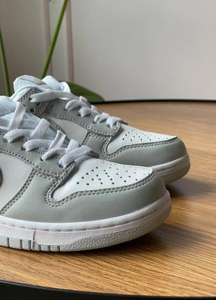 Жіночі кросівки найк данк лоу ретро сірі з білим / nike dunk low retro grey fog2 фото