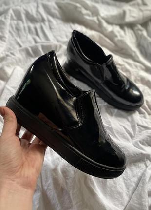 Базовые туфли слипоны женские лаковые черные на платформе 41 размер3 фото