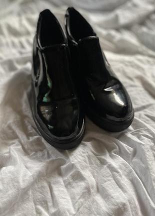 Базовые туфли слипоны женские лаковые черные на платформе 41 размер5 фото