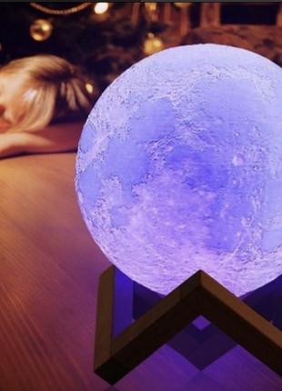 Світильник-нічник 3d куля місяць moon lamp на дерев'яній підставці 15 см1 фото