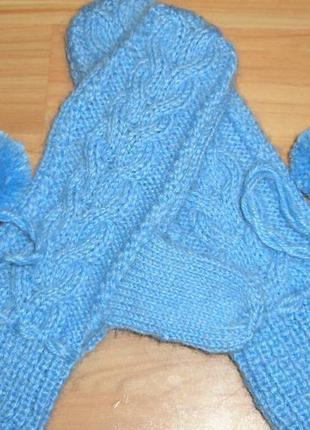 Варежки из альпаки с помпонами. размер: s-m. цвет: небесно-голубой. отличная идея подарка!