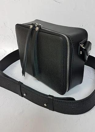 Сумка жіноча "квадро" натуральна шкіра, чорна матова під рептилію з широким ременем