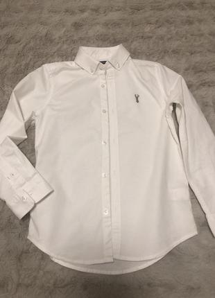 Фирменная оксфордская рубашка на мальчика.стан новой без бирки, белоснежная, очень качественный коттон.