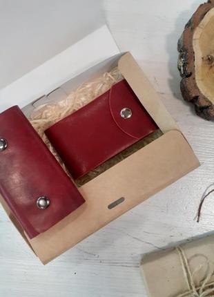 Подарочный набор (визитница и ключница) из натуральной  кожи бордовый1 фото
