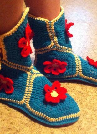 Красиві чобітки кімнатні на повстяній підошві ручної роботи