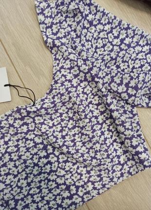 Блуза кроп, фіолетова з білими квітами, на шифоновій підкладі, рукава буфи, glamorous3 фото