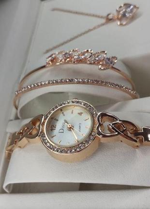 Наручные женские часы disu с кулоном и браслетом сердце6 фото