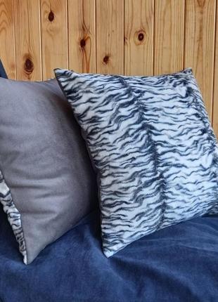 Комплект декоративних подушок зі штучного хутра 2шт  .7 фото