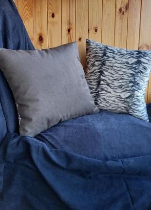 Комплект декоративних подушок зі штучного хутра 2шт  .6 фото