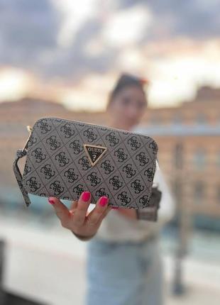 Жіноча сумка з еко-шкіри guess snapshot сірого кольору молодіжна, брендова сумка через плече