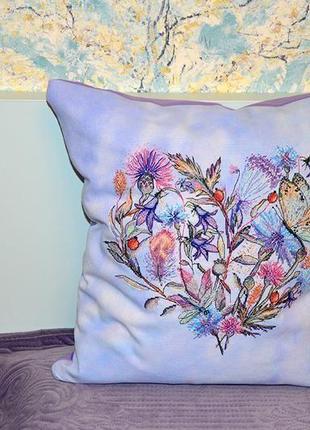 Декоративная подушка с  вышивкой цветочное сердце2 фото