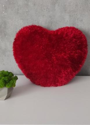 Декоративная красная подушка в виде сердца