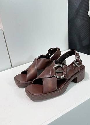 Сандалії miu чорні коричневі білі