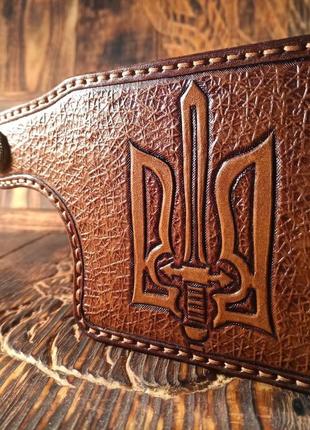 Эксклюзивный кошелёк бифолд с художественным тиснением козак герб6 фото