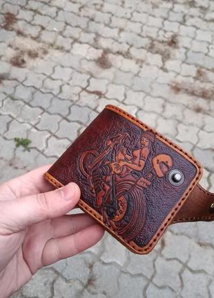 Эксклюзивный кошелёк бифолд с художественным тиснением harley-davidson байкерша6 фото