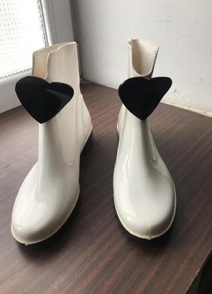 Гумові лакові стильні чоботи черевики італія5 фото