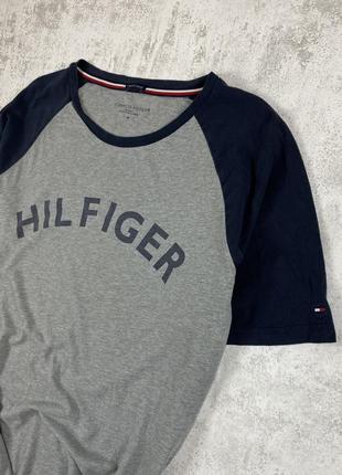 Особливий стиль з tommy hilfiger: синьо-сіра футболка з великим логотипом!3 фото