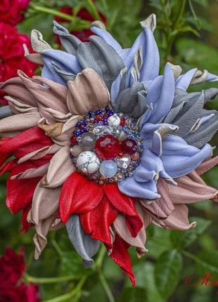 Брошь-цветок из итальянской кожи и натуральных камней, под заказ