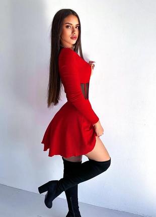 Очень красивое приталенное платье красный2 фото