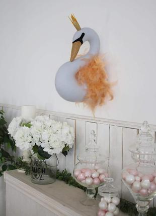 Лебедь белая с персиковыми перьями, декор