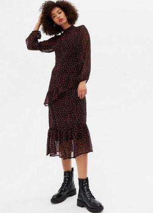 Шифоновое черное платье-миди с высоким воротником и красным цветочным принтом new look (36-38 размер)