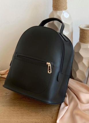 Лаконичный рюкзак черного цвета
