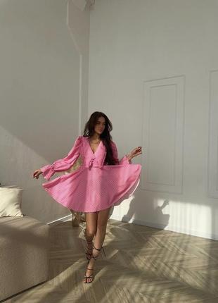 Милое мини платье с акцентным воротничком и расклешенной юбкой розовый3 фото