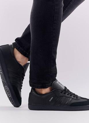 Adidas черные демисезонные мужские кроссовки