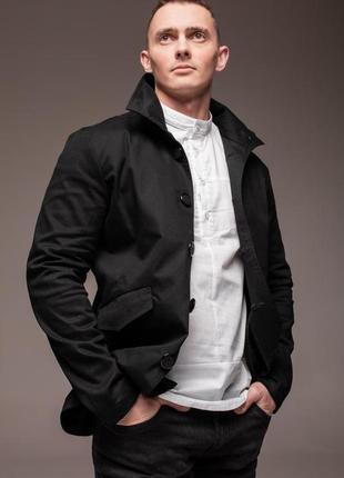 Черная мужская куртка-пиджак на пуговицах