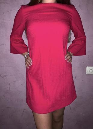 Яскраве рожеве плаття zara