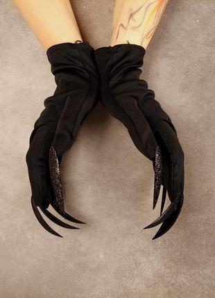 Чорні короткі рукавички з накладними нігтями в блискітках1 фото