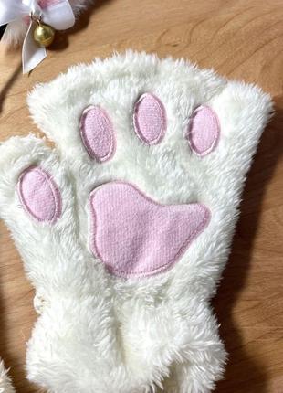Перчатки-митенки кошачьи лапки без пальцев и обруч на голову с ушками белого цвета5 фото
