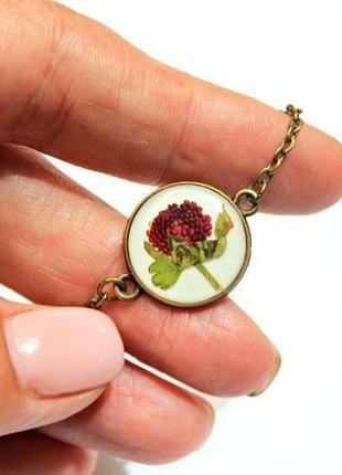 Кулон с ягодой земляники