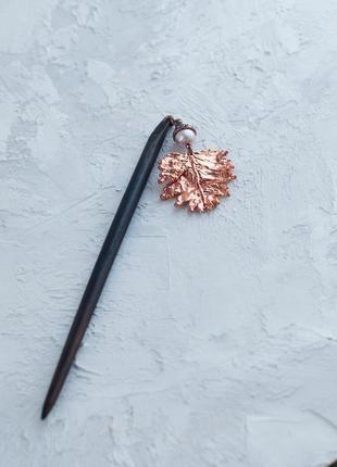 Дерев'яна шпилька для волосся з цим листом глоду і рожевої перлиною10 фото