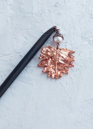Дерев'яна шпилька для волосся з цим листом глоду і рожевої перлиною9 фото