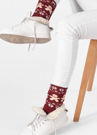 Жіночі теплі шкарпетки з етнічними мотивами і пряниками3 фото