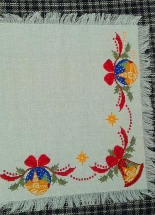 Салфетка вышитая . новогодняя салфетка.