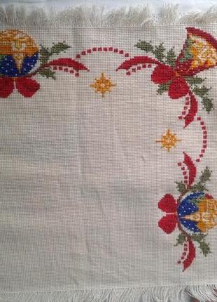 Салфетка вышитая . новогодняя салфетка.