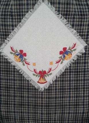 Салфетка вышитая . новогодняя салфетка.