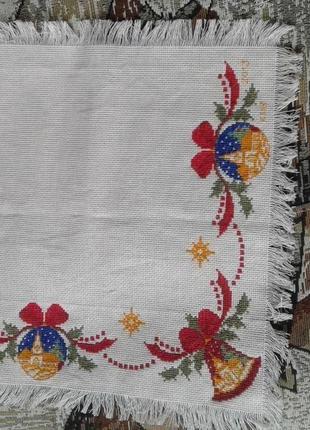 Салфетка вышитая . новогодняя салфетка.
