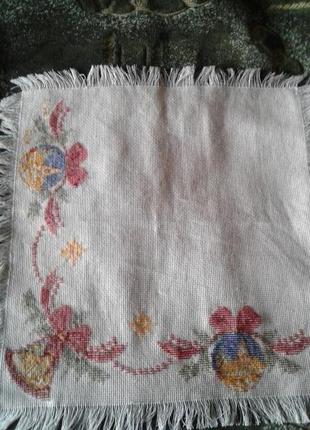Салфетка вышитая . новогодняя салфетка.