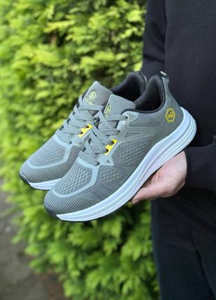 Чоловічі кросівки