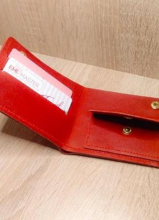 Компактний шкіряний червоний гаманець.3 фото